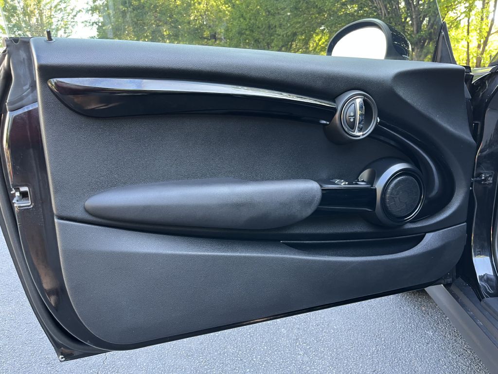 2017 MINI Cooper Image 11