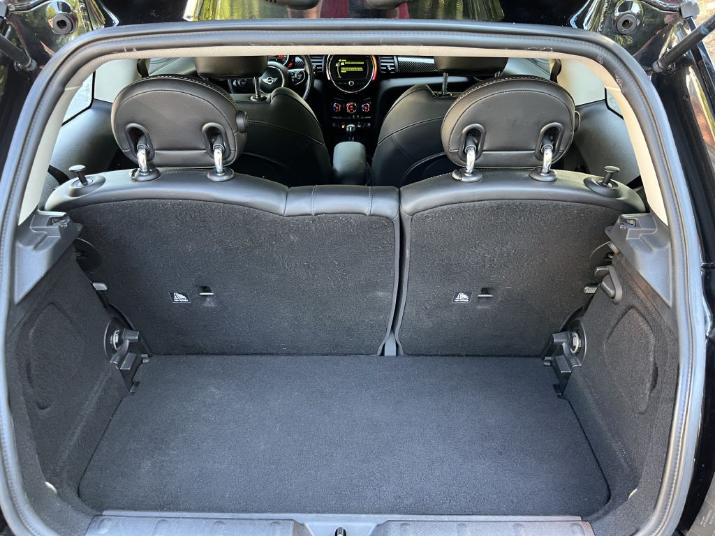 2017 MINI Cooper Image 13