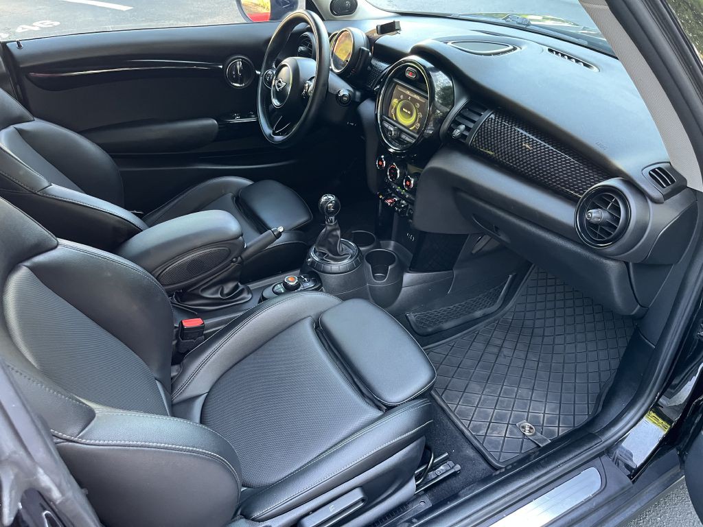 2017 MINI Cooper Image 14