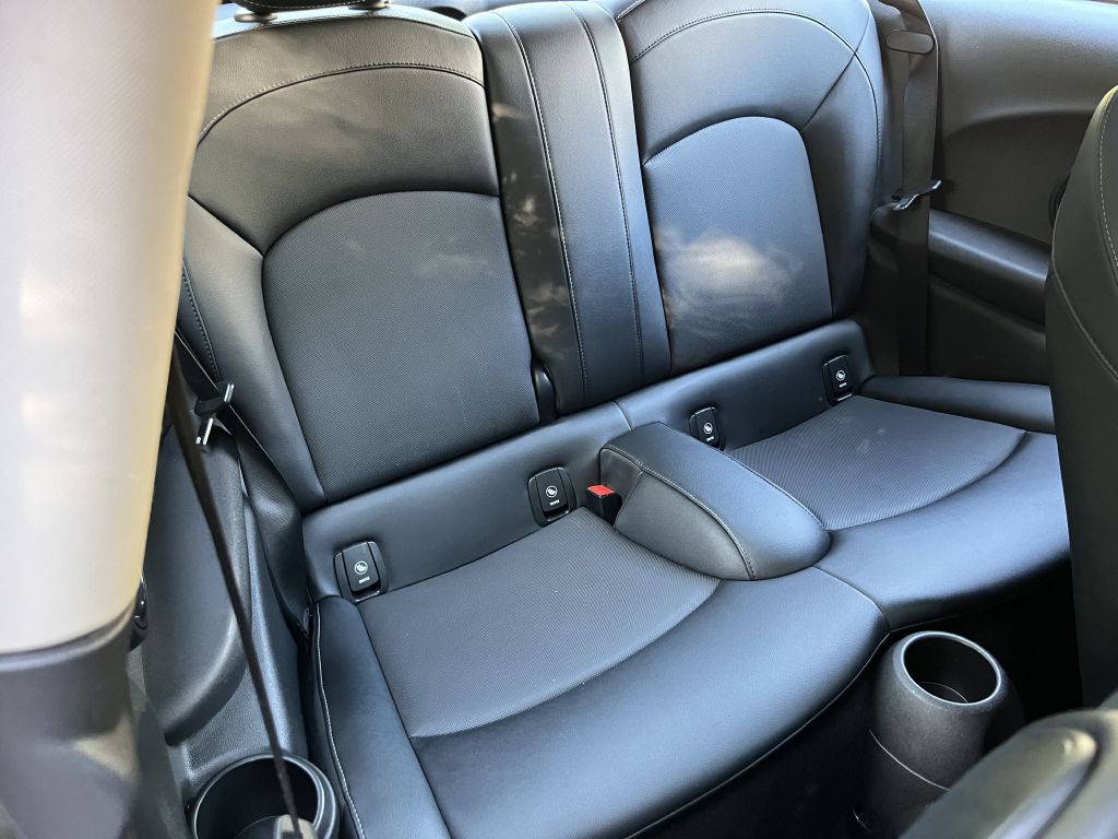2017 MINI Cooper Image 16