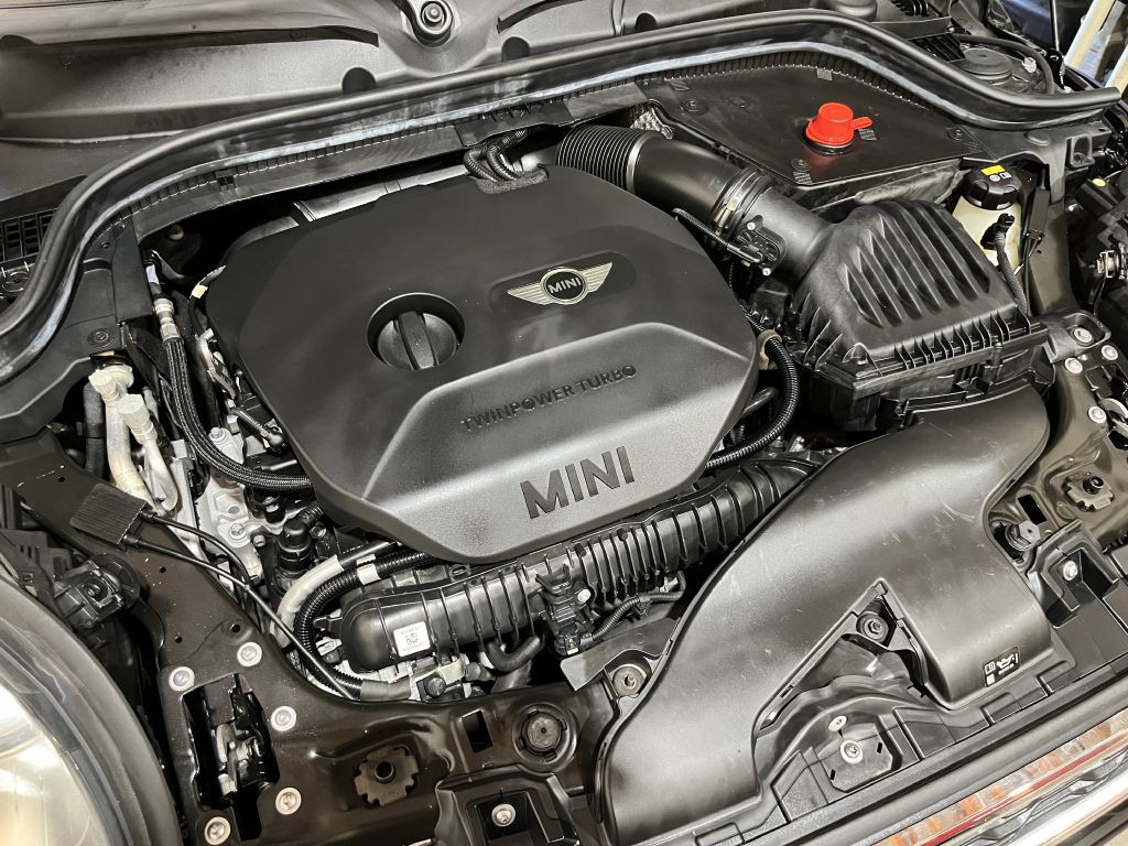 2017 MINI Cooper Image 26