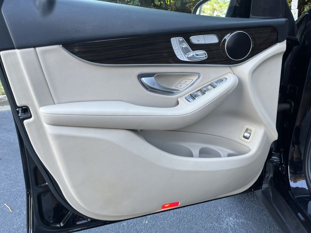 2016 Mercedes-Benz GLC-Class Image 11