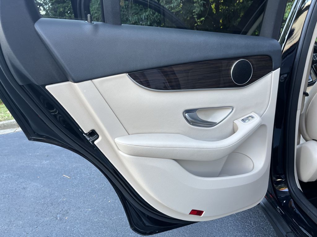 2016 Mercedes-Benz GLC-Class Image 13