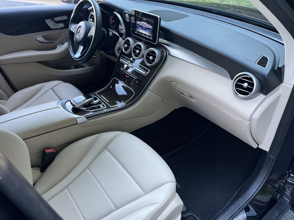2016 Mercedes-Benz GLC-Class Image 16
