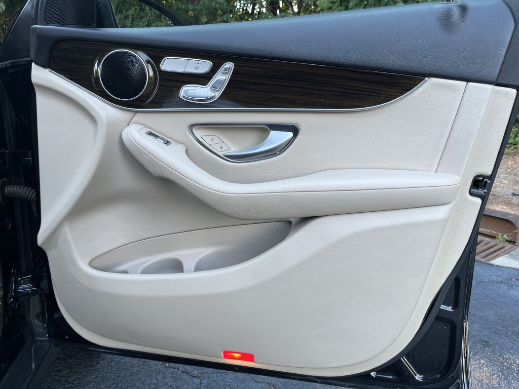 2016 Mercedes-Benz GLC-Class Image 18
