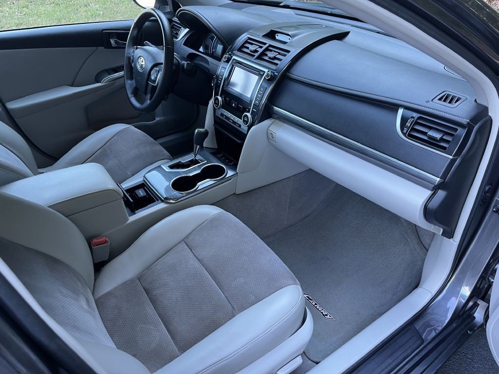 2012 Toyota Camry Image 16
