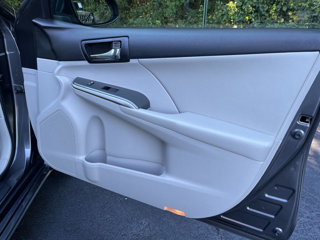 2012 Toyota Camry Image 18