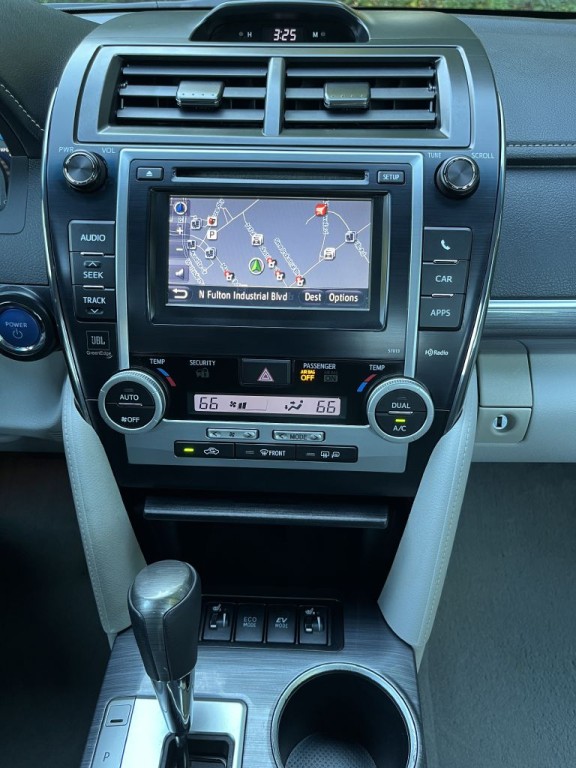 2012 Toyota Camry Image 25