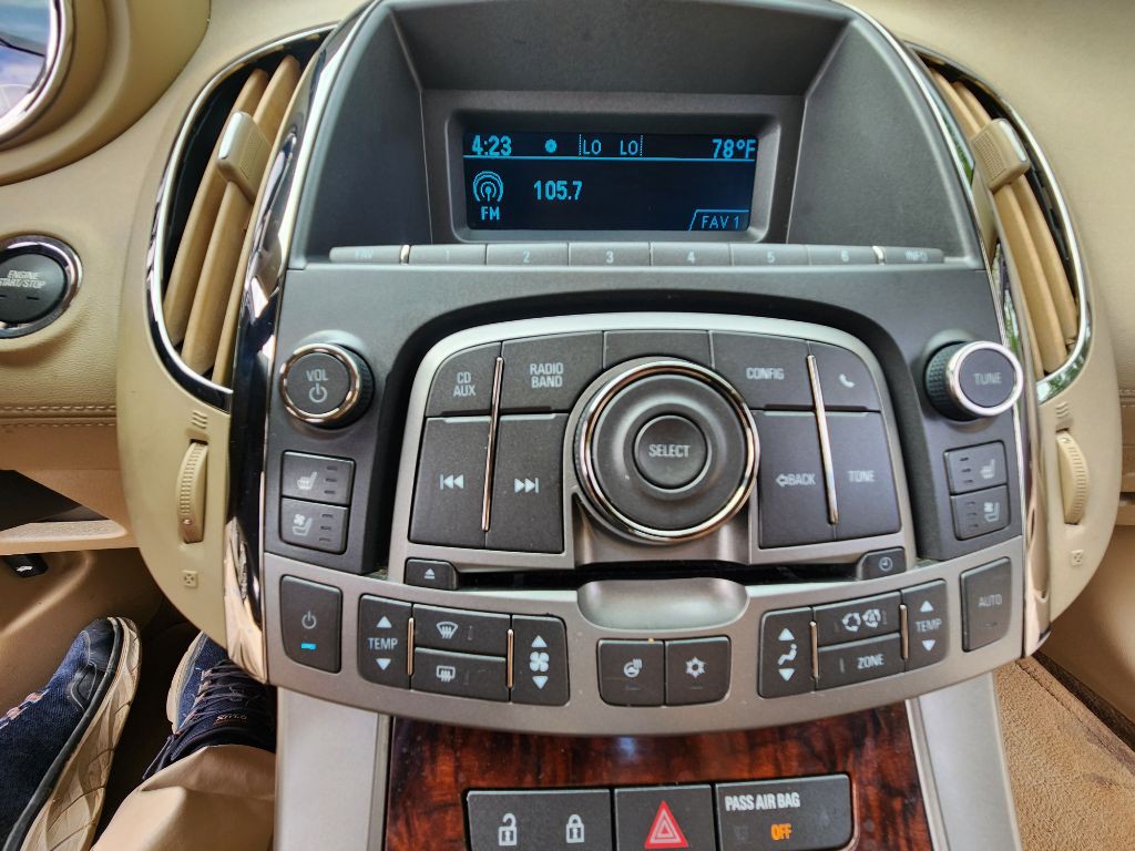 2011 Buick Lacrosse Image 11