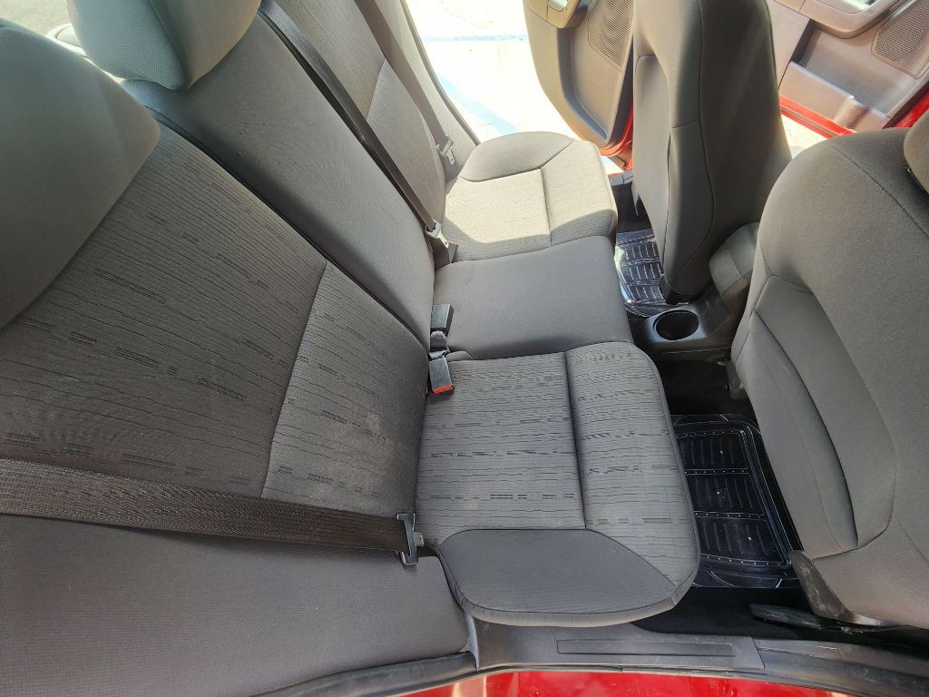 2010 Ford Focus Image 9