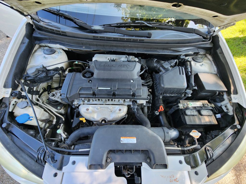 2010 Hyundai Elantra Image 8