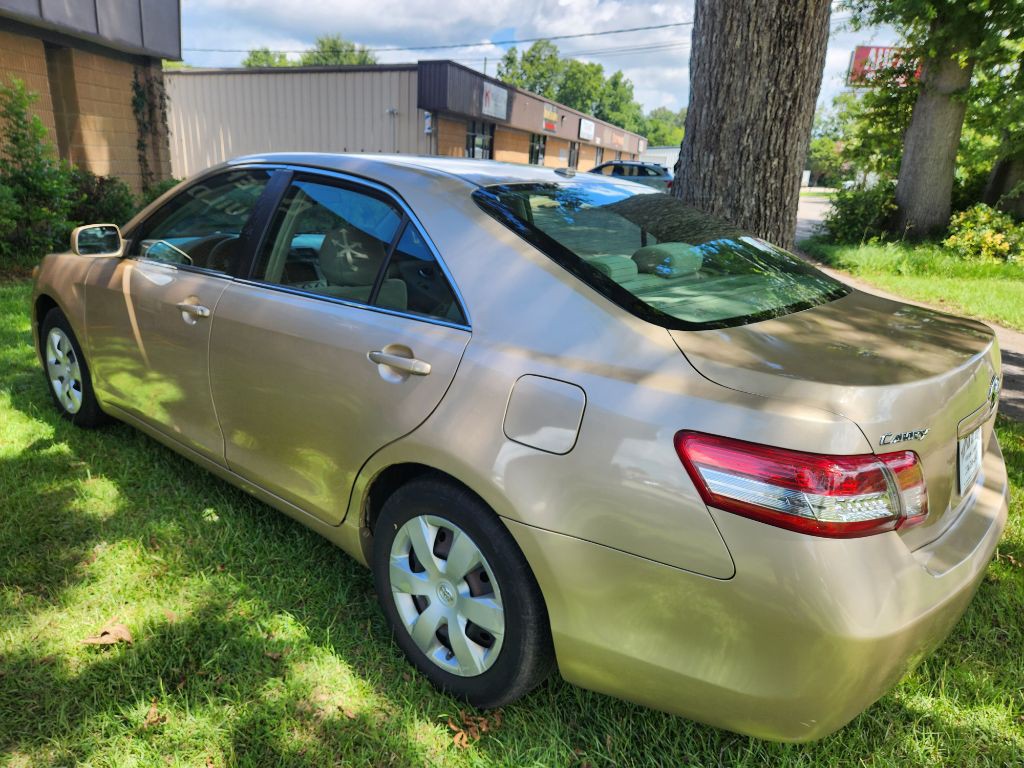 2011 Toyota Camry Image 5