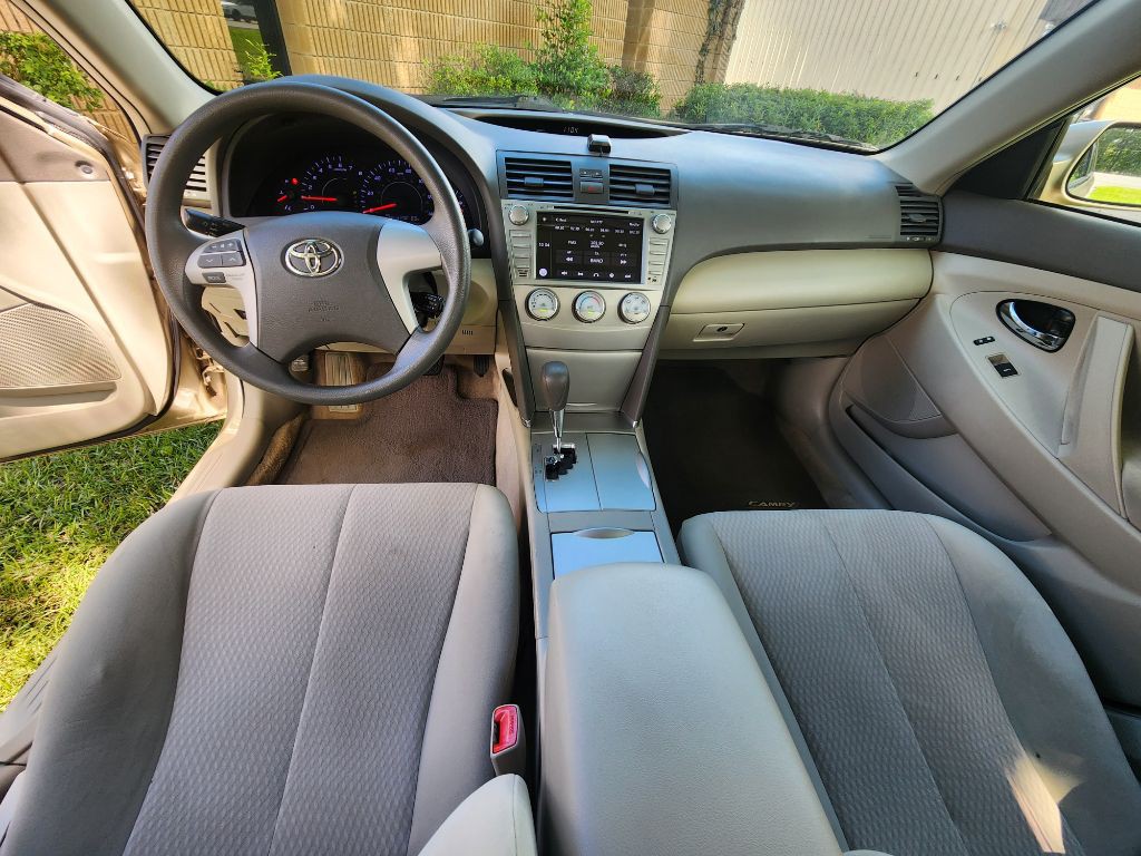 2011 Toyota Camry Image 13