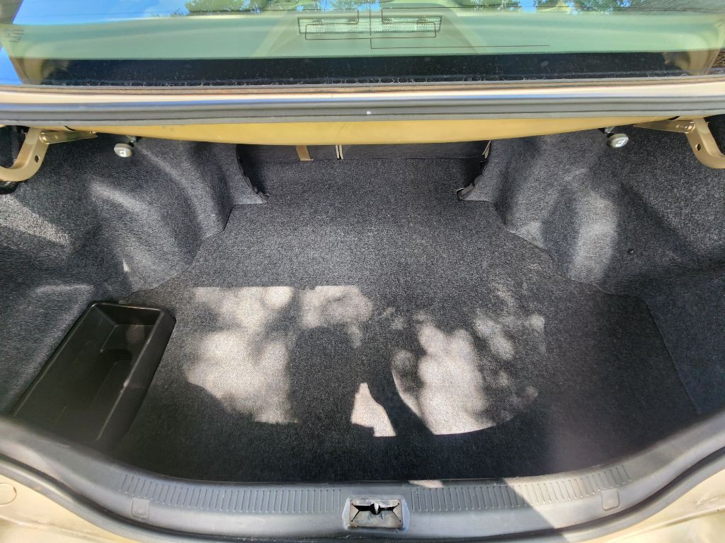 2011 Toyota Camry Image 17