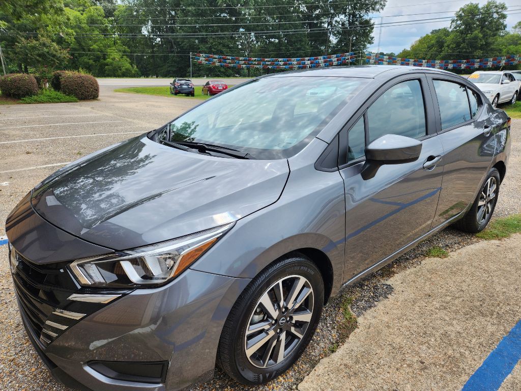 2024 Nissan Versa Image 1