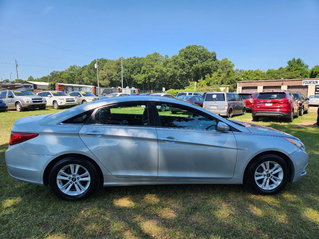 2012 Hyundai Sonata Image 2