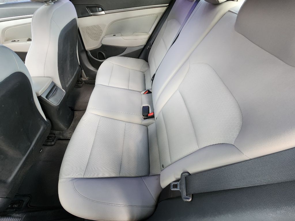 2017 Hyundai Elantra Image 10