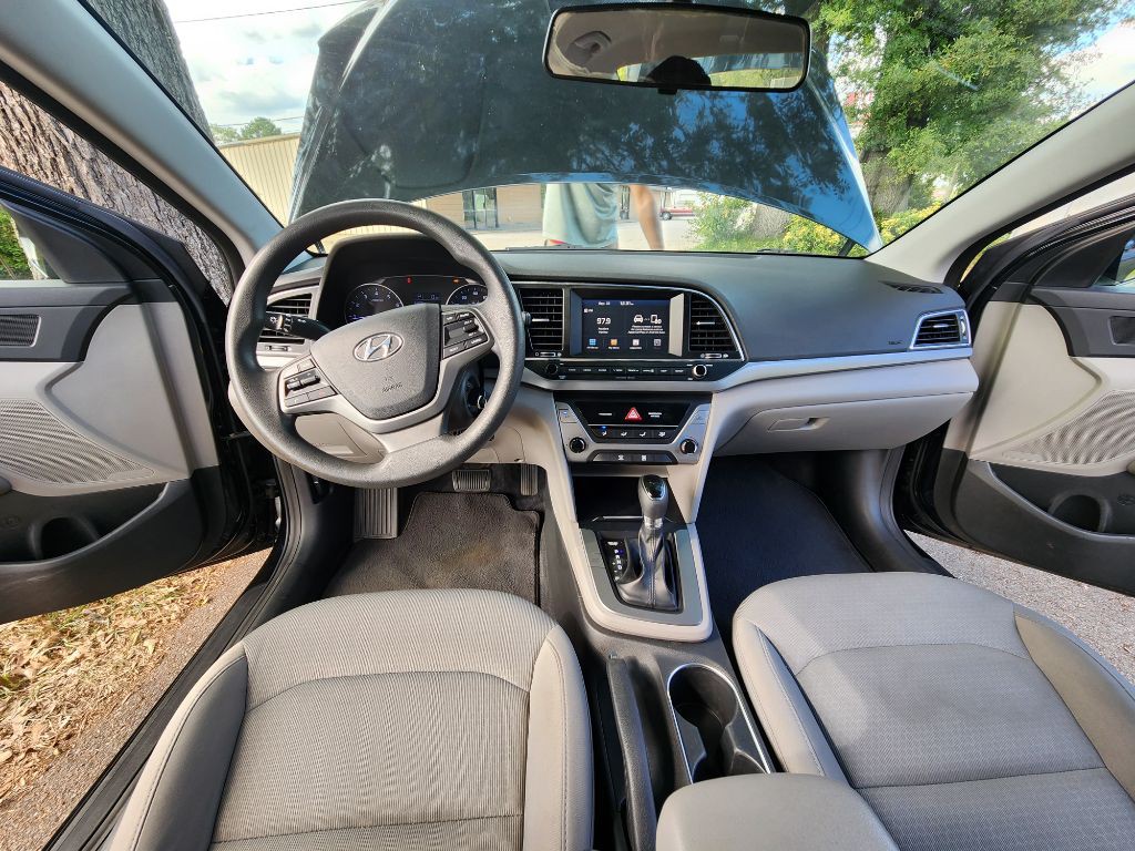2017 Hyundai Elantra Image 11