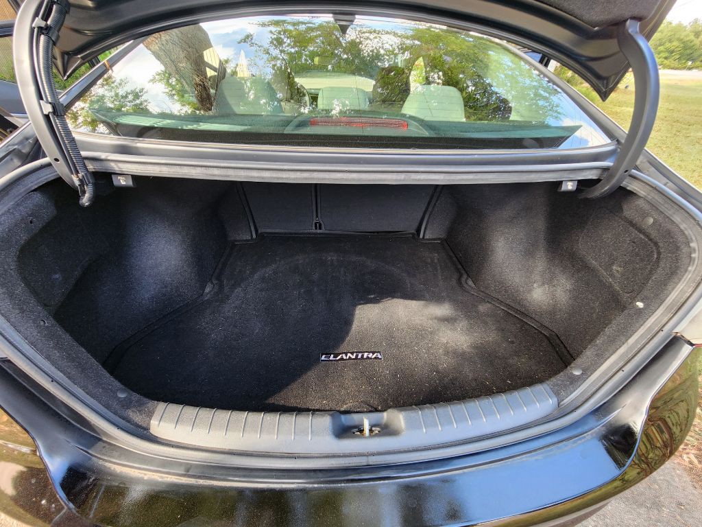 2017 Hyundai Elantra Image 14