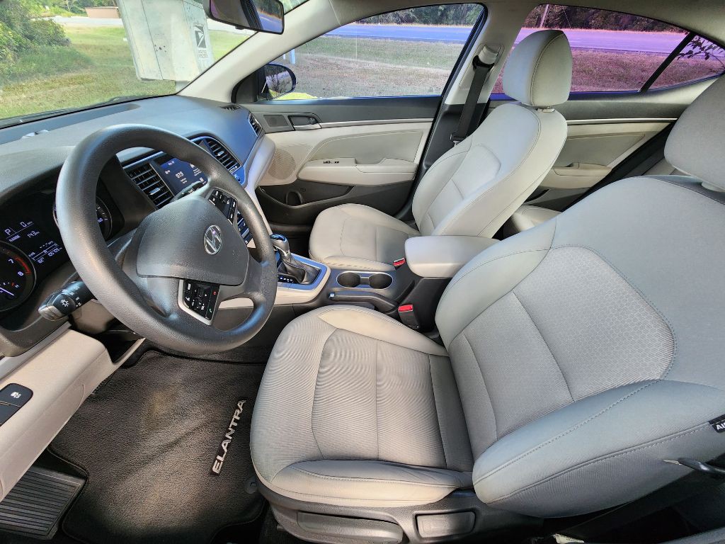 2017 Hyundai Elantra Image 7