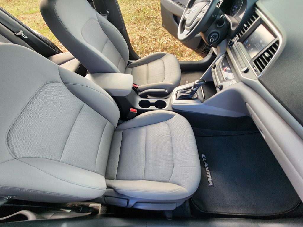 2017 Hyundai Elantra Image 8