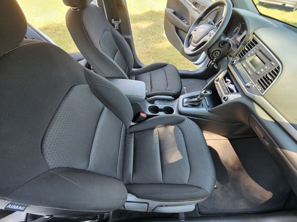 2018 Hyundai Elantra Image 8