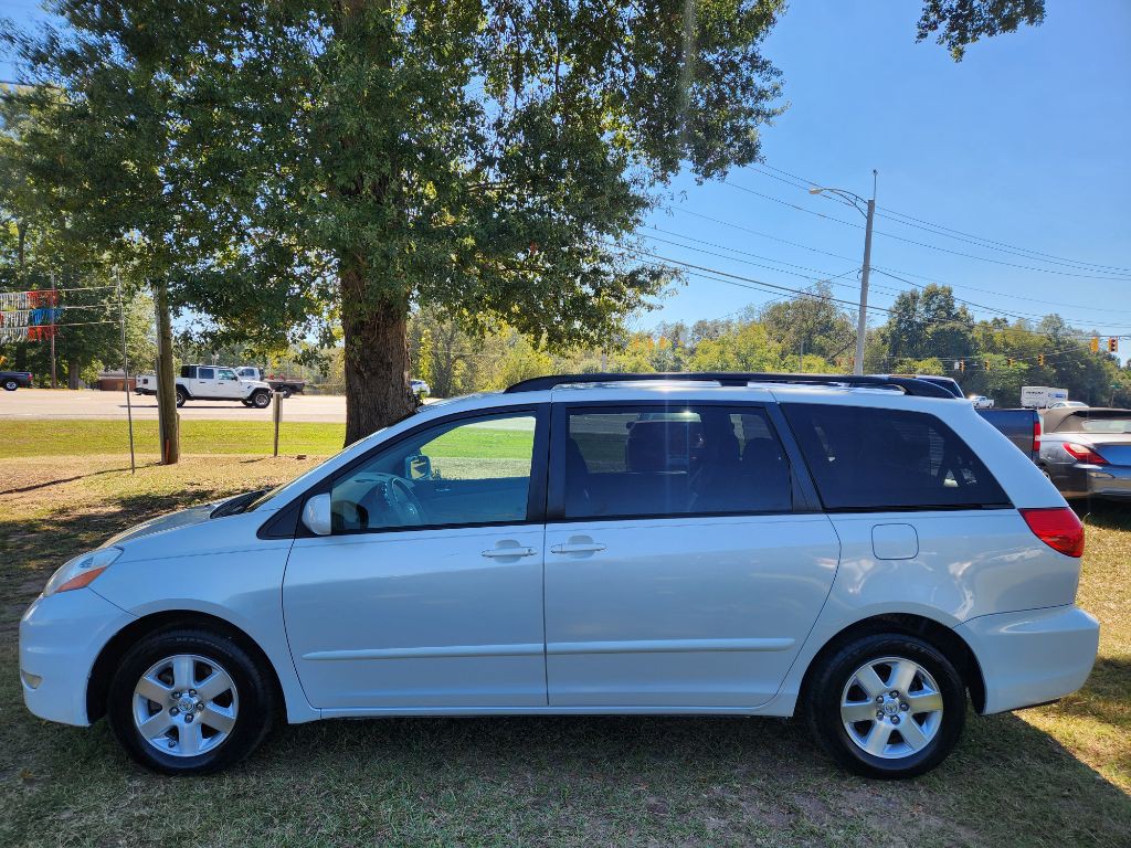 2008 Toyota Sienna Image 2