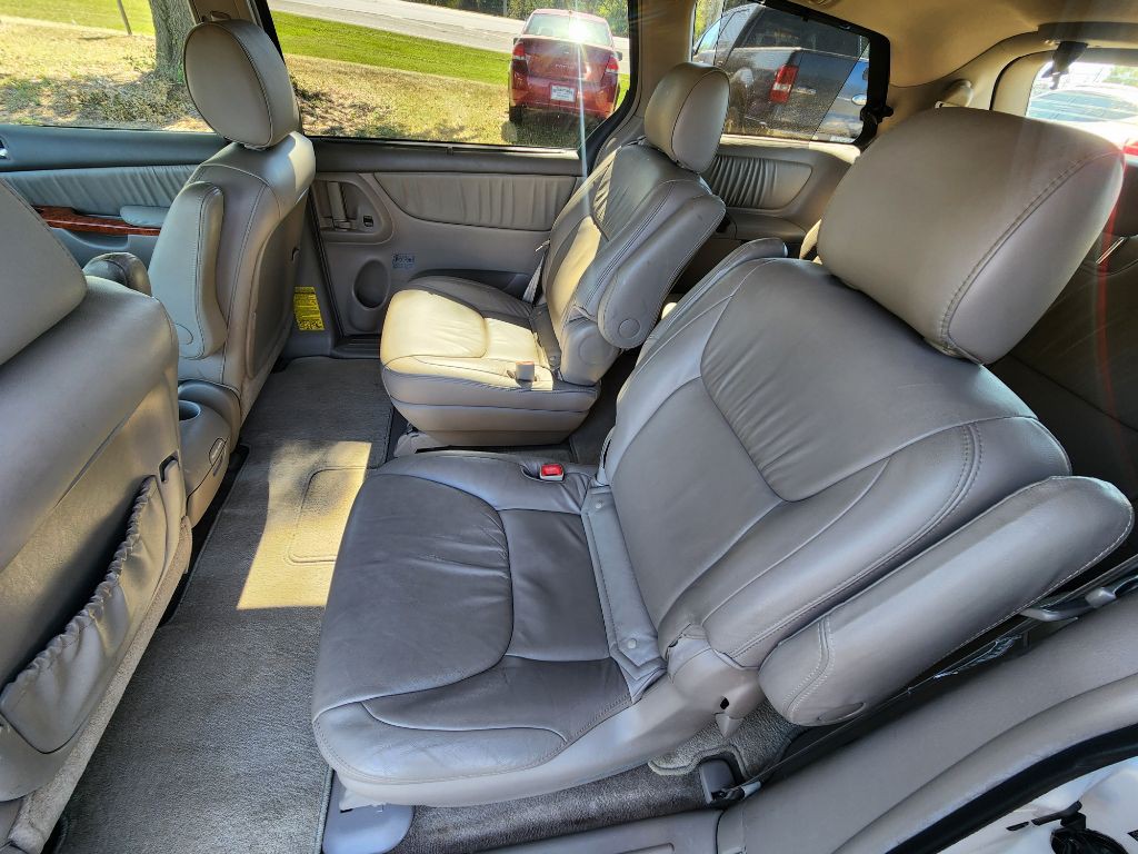2008 Toyota Sienna Image 4
