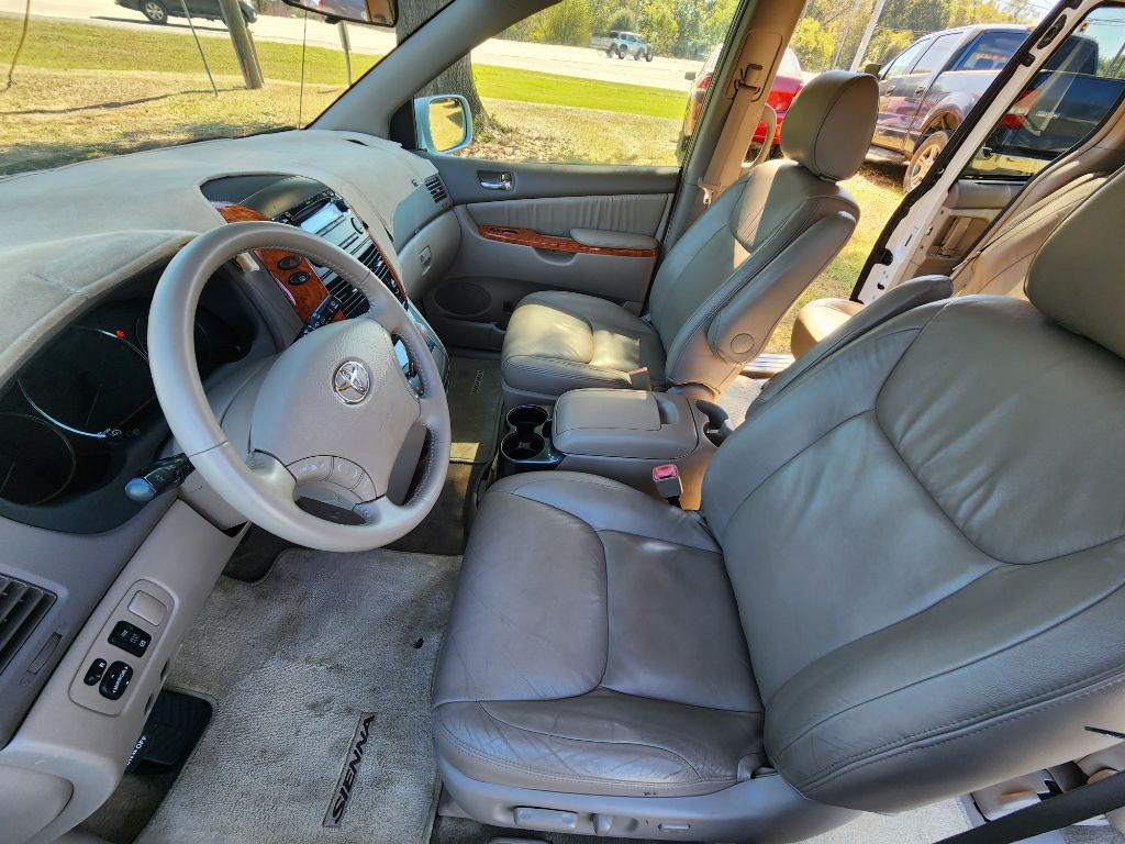 2008 Toyota Sienna Image 10