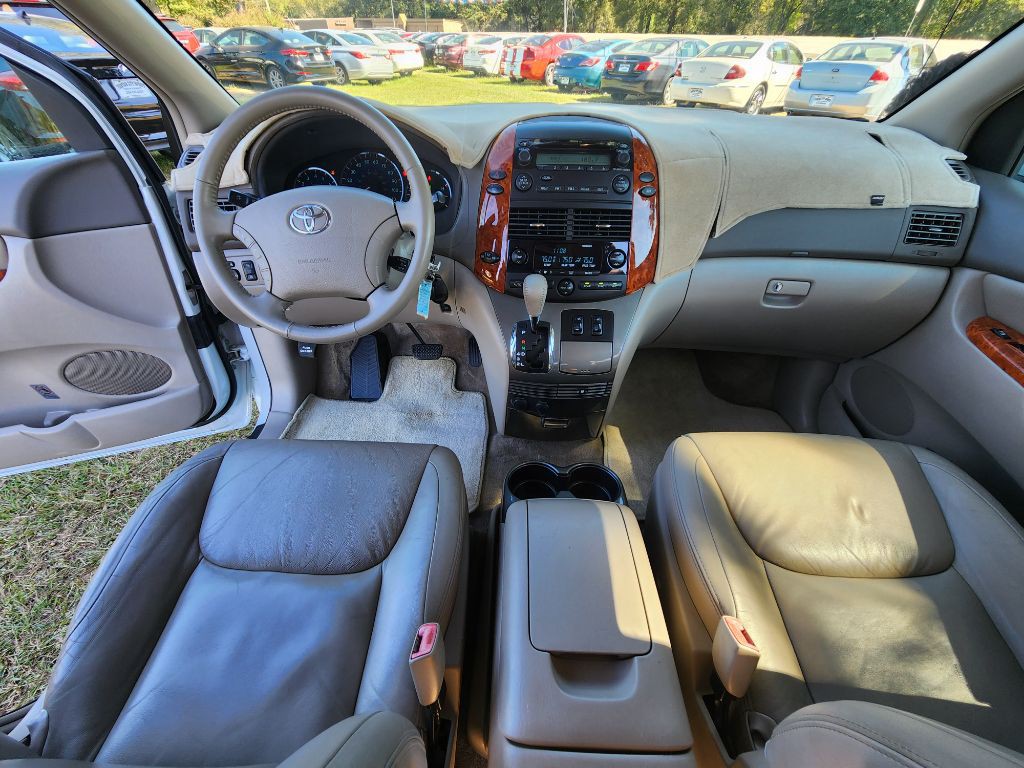 2008 Toyota Sienna Image 11