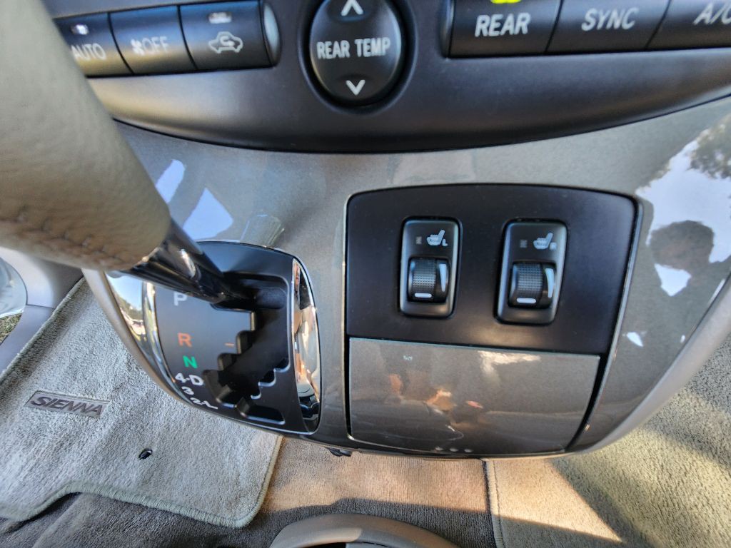 2008 Toyota Sienna Image 14