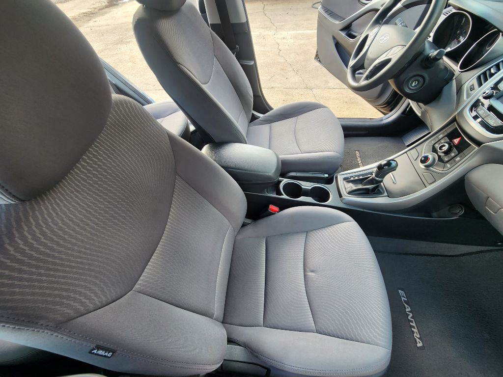 2015 Hyundai Elantra Image 9