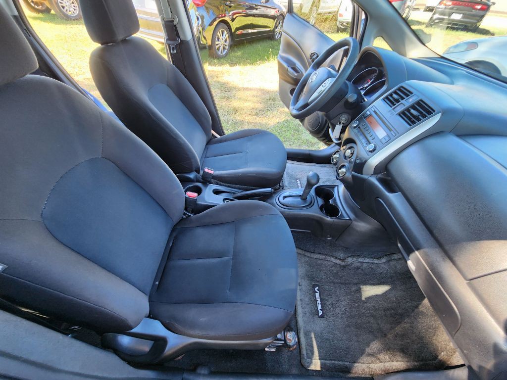 2014 Nissan Versa Image 11