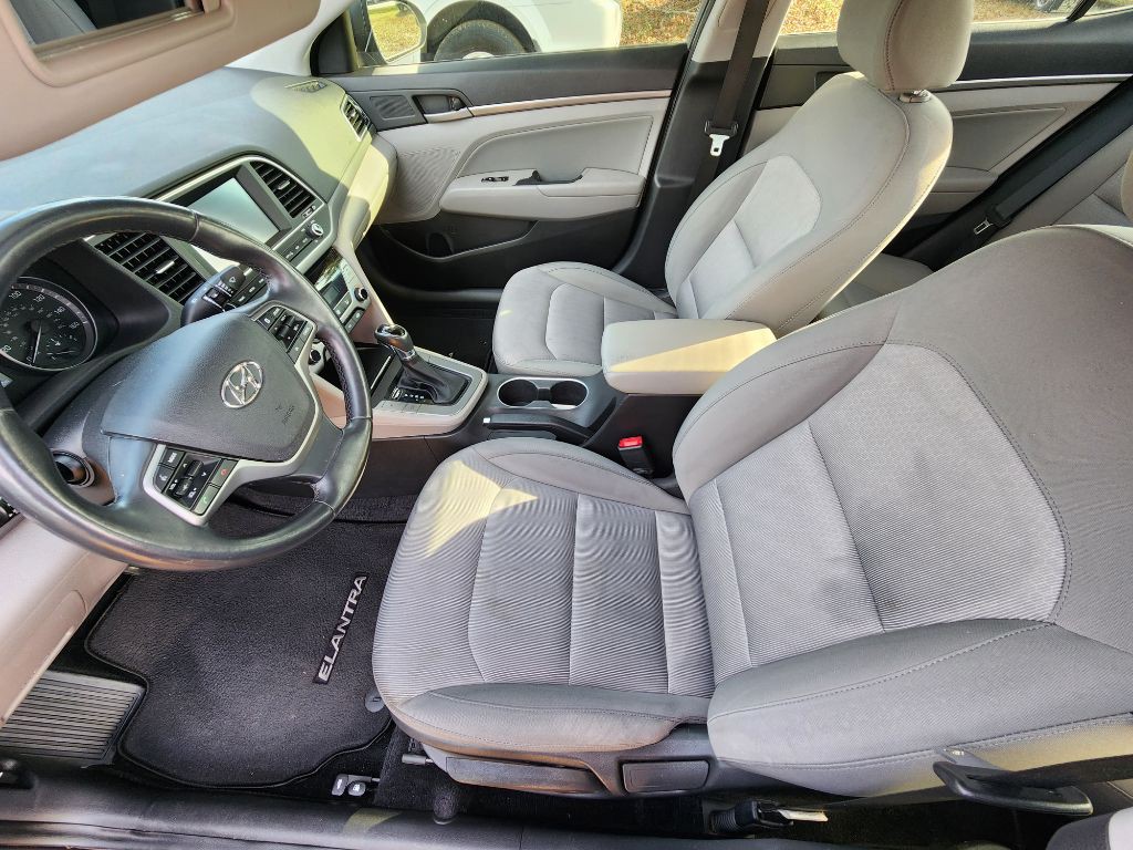 2017 Hyundai Elantra Image 7