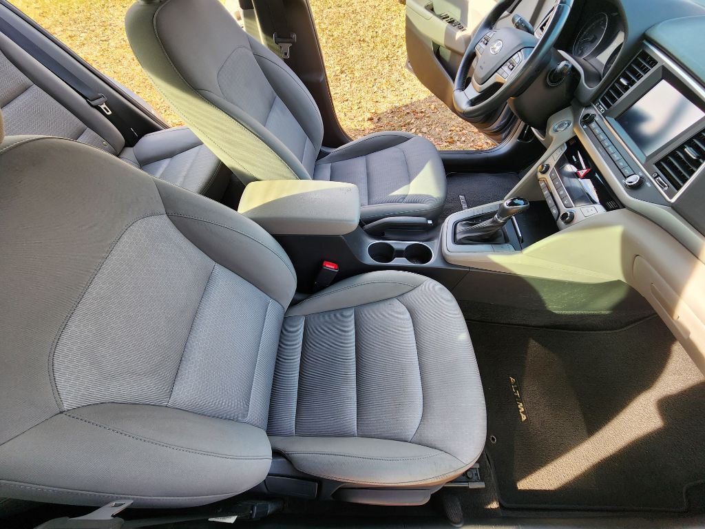 2017 Hyundai Elantra Image 8