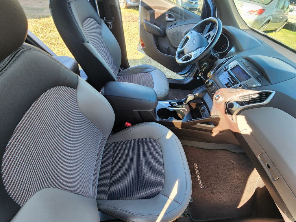 2012 Hyundai Tucson Image 11