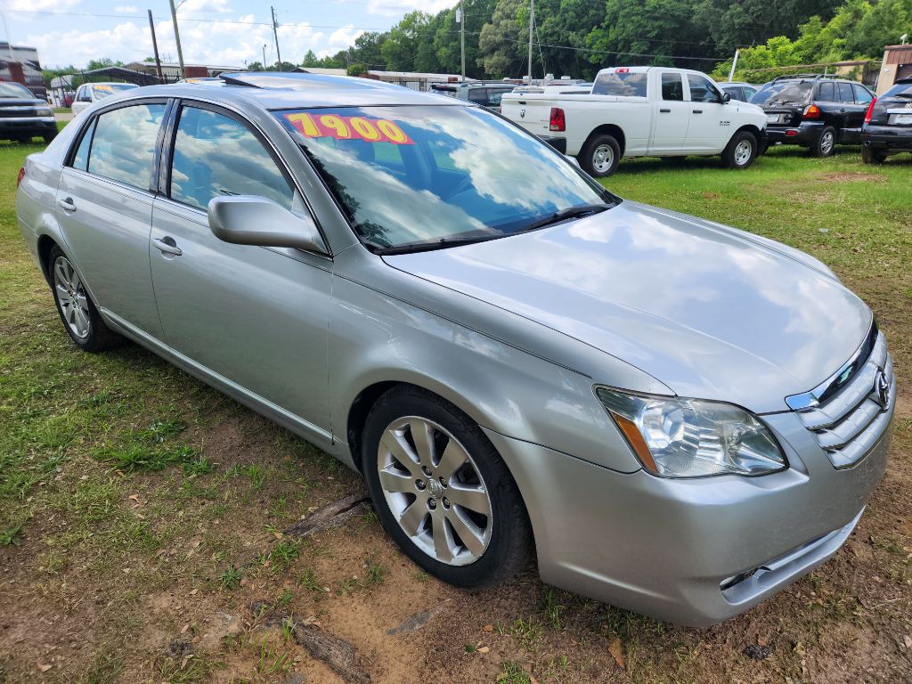 2005 Toyota Avalon Image 1