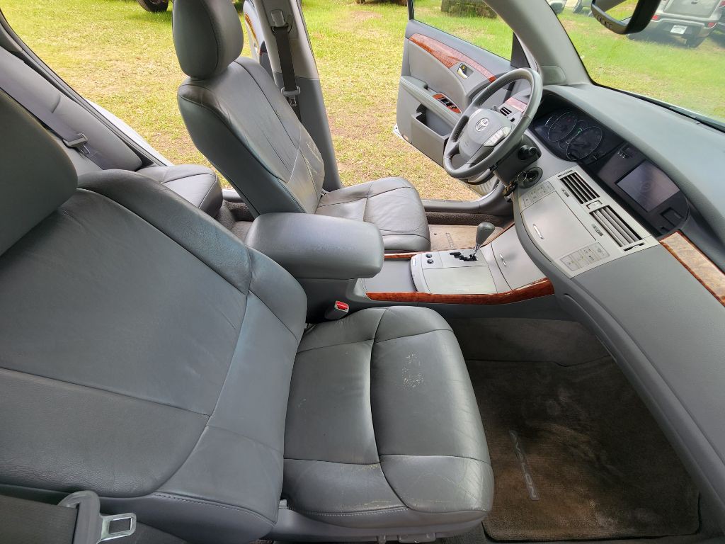 2005 Toyota Avalon Image 10