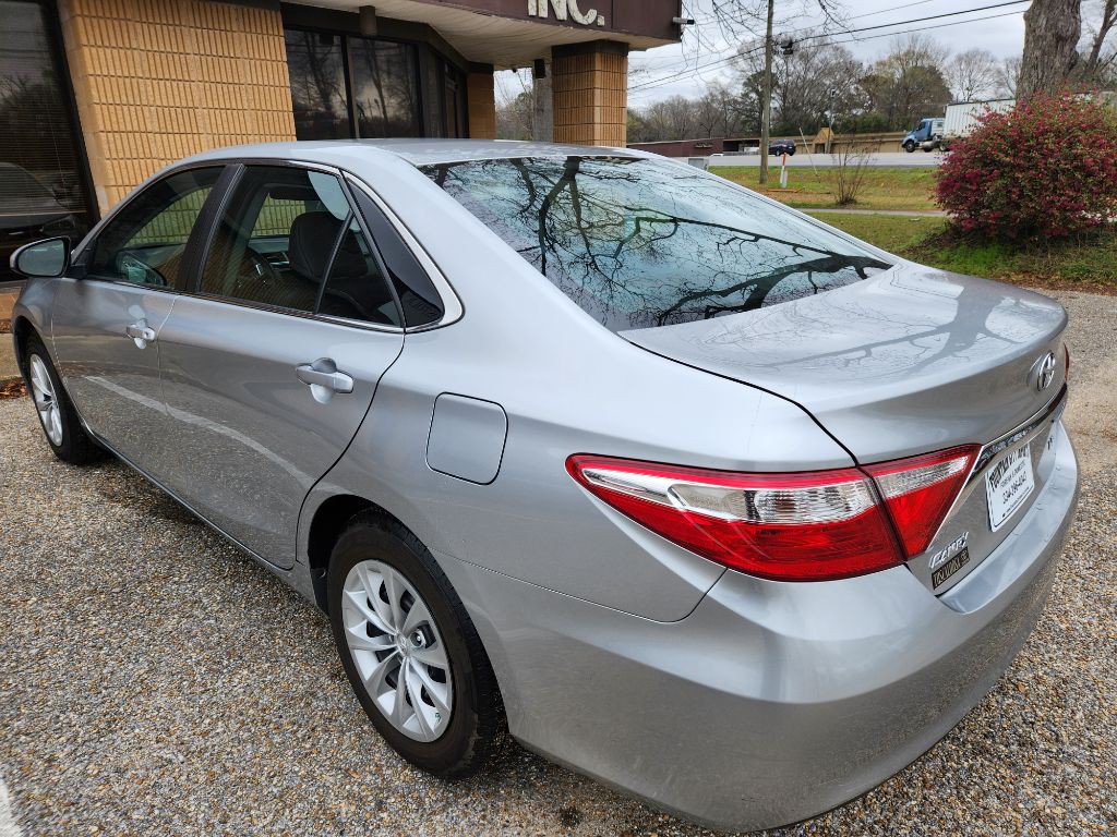 2016 Toyota Camry Image 5