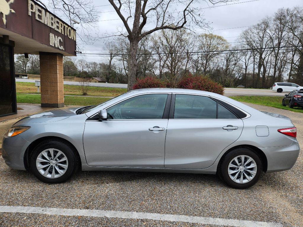 2016 Toyota Camry Image 6