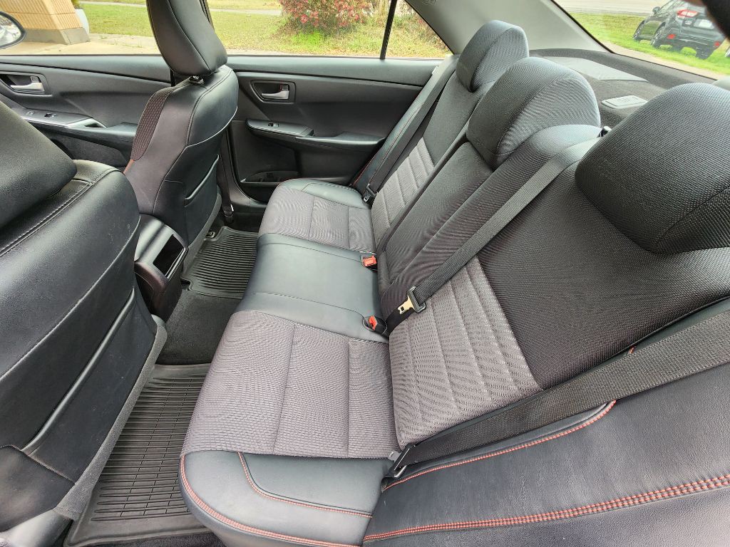 2016 Toyota Camry Image 8
