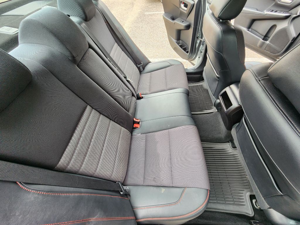 2016 Toyota Camry Image 9