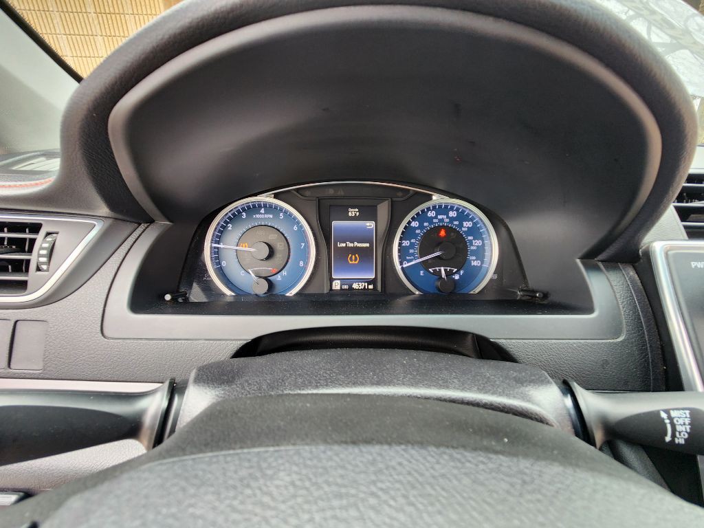 2016 Toyota Camry Image 11