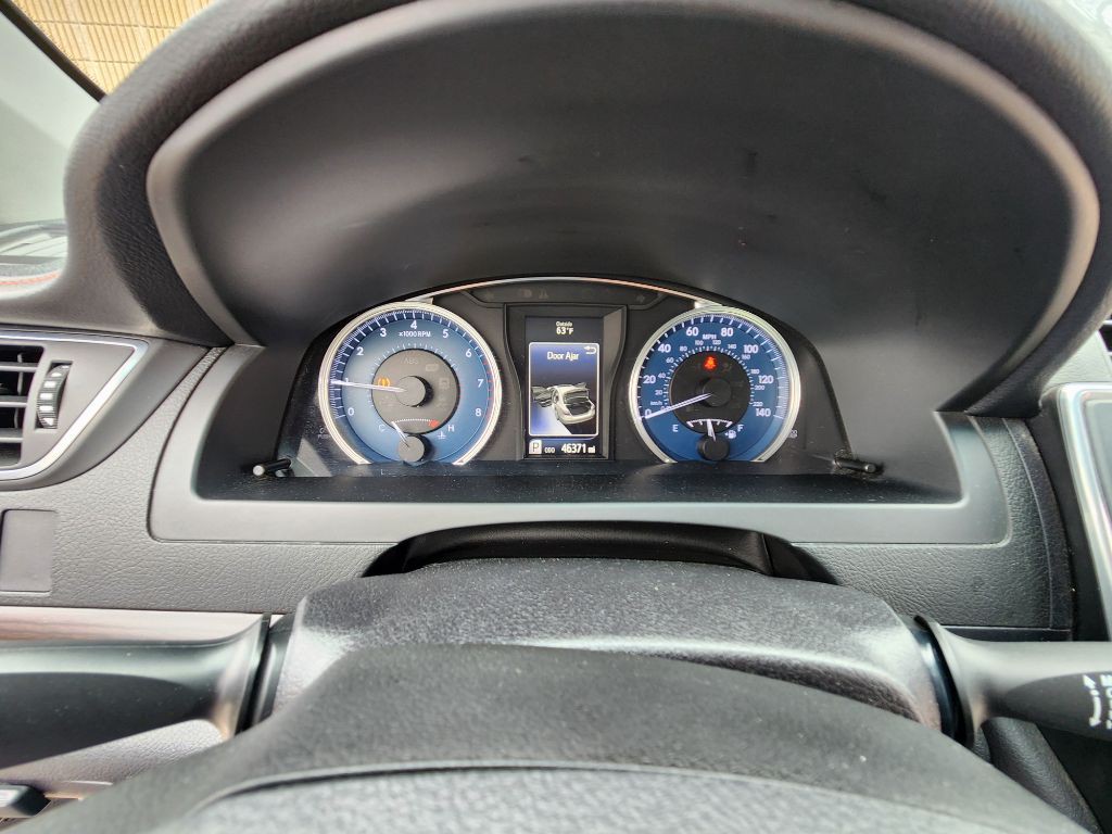 2016 Toyota Camry Image 12
