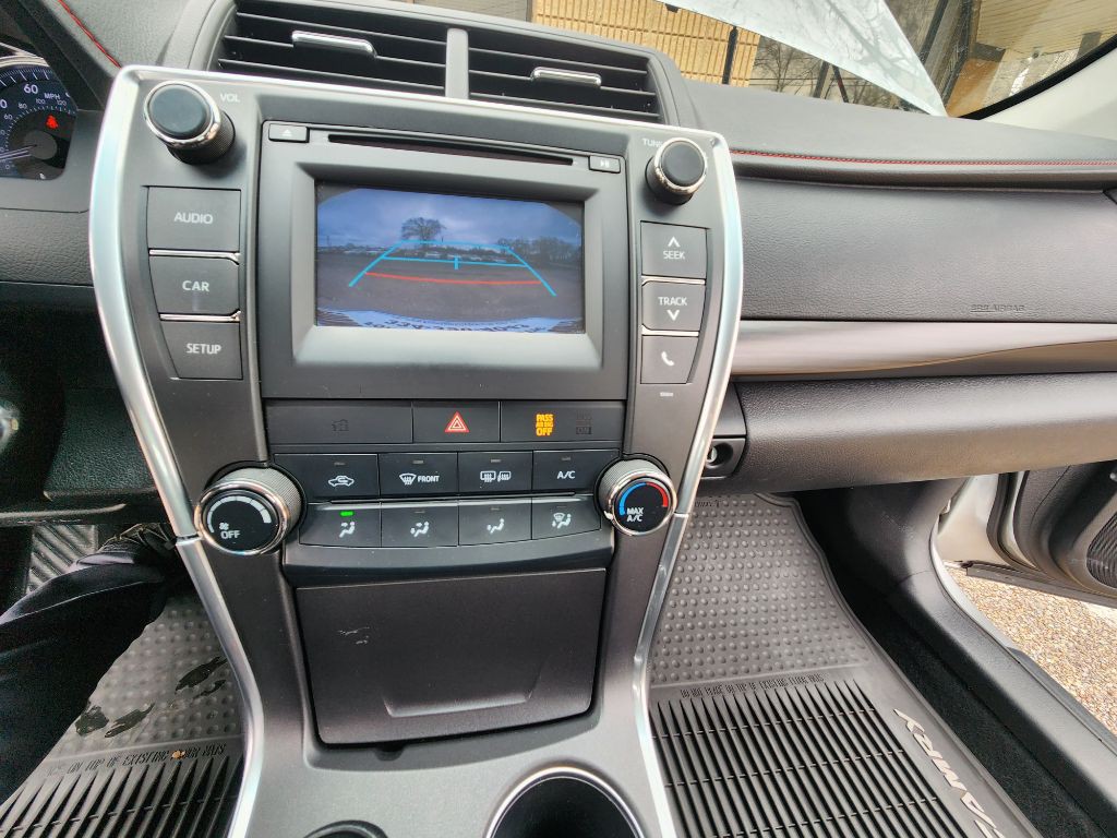 2016 Toyota Camry Image 14