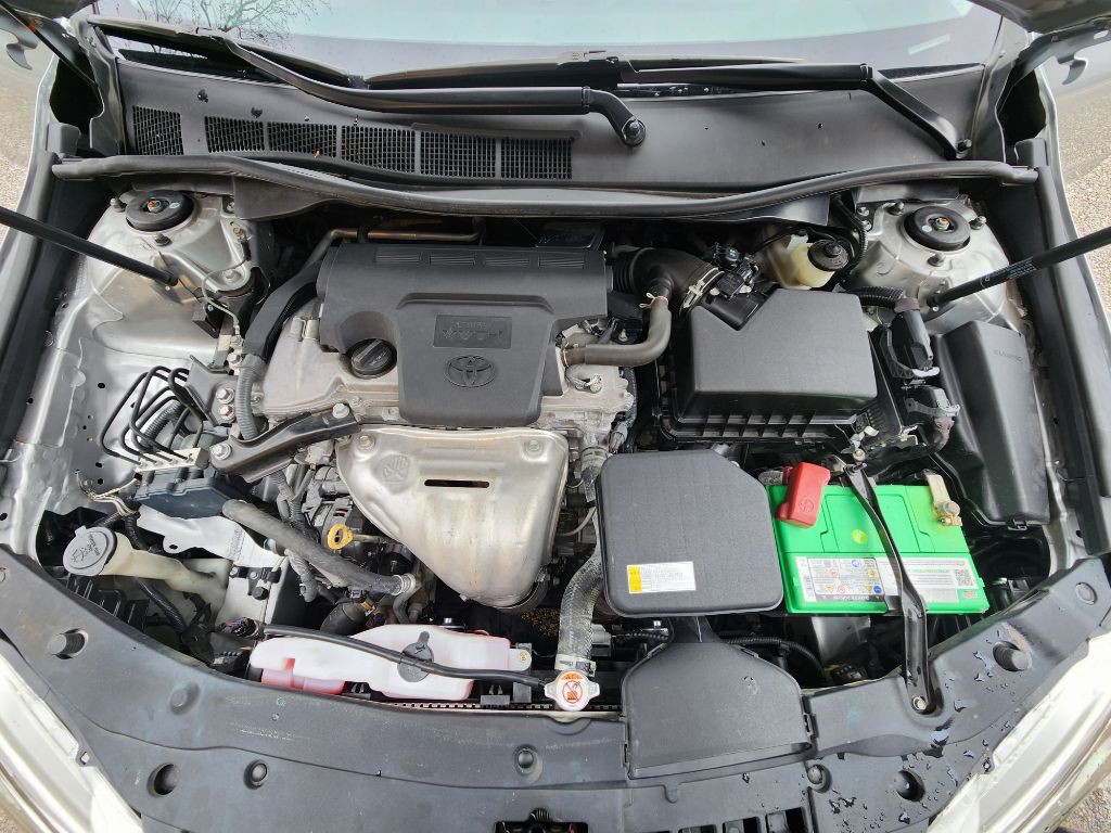 2016 Toyota Camry Image 15