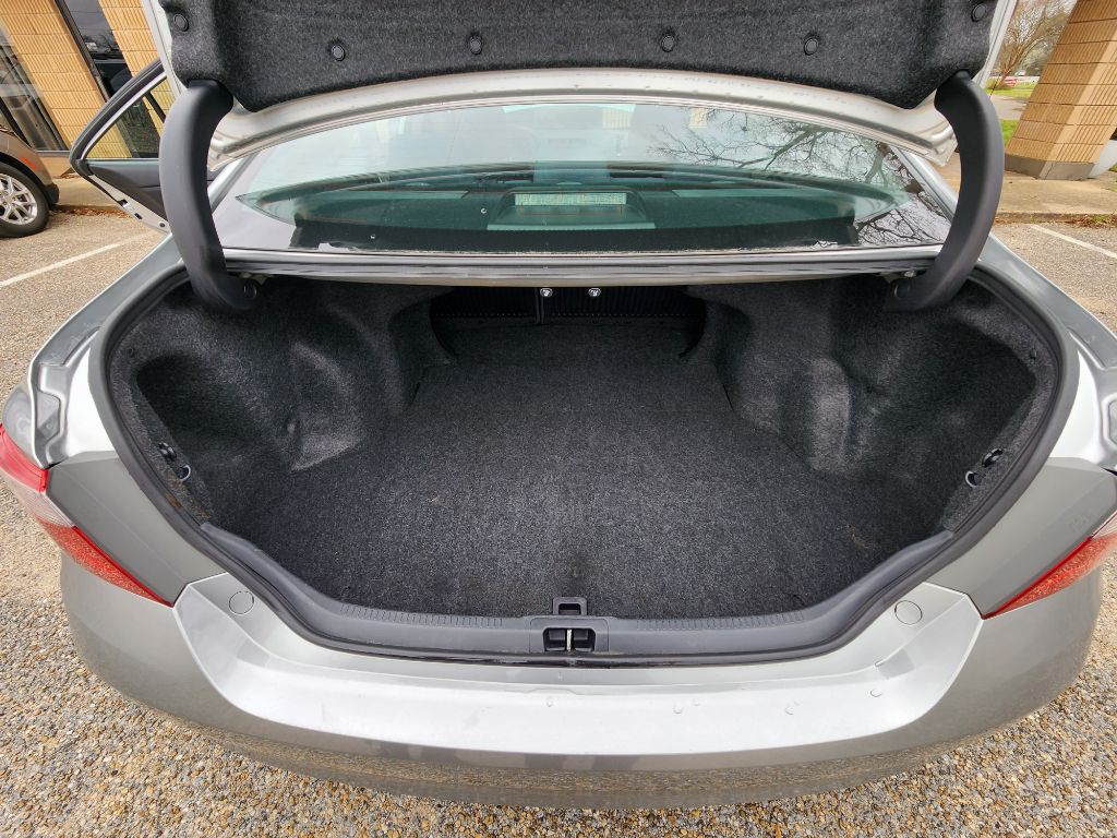 2016 Toyota Camry Image 16