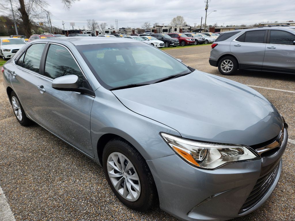 2016 Toyota Camry Image 2