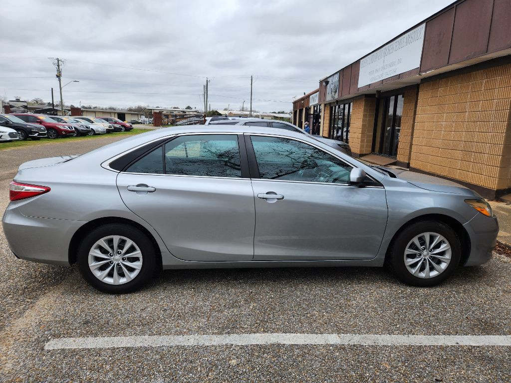 2016 Toyota Camry Image 4