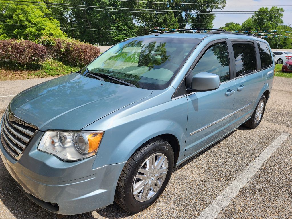 2009 Chrysler Town & Country Image 5
